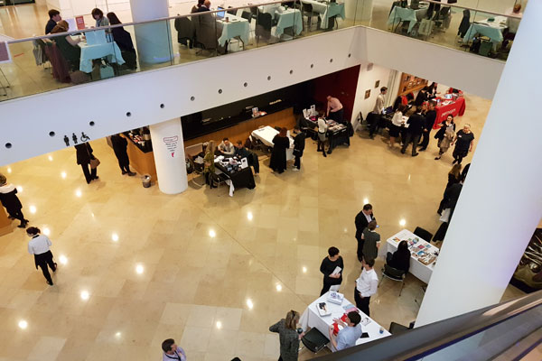 Fotofringe im Kings Place London. Blick ins Foyer