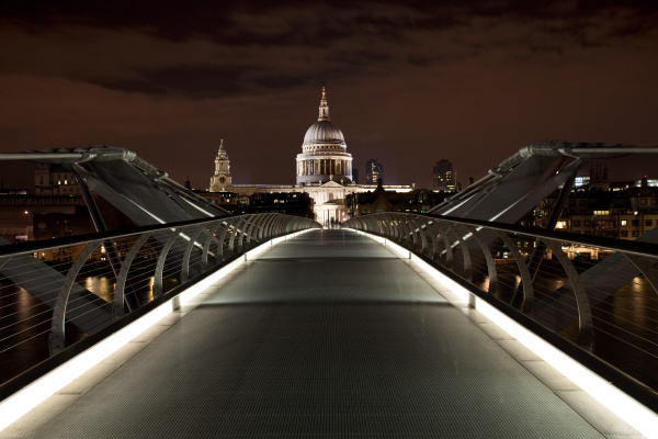 Cultura London bei Nacht