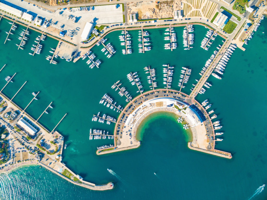 Marina, Kroatien, Drohnenfotografie, Boote, Meer, Hafen, Lizenzfrei, Luftaufnahme