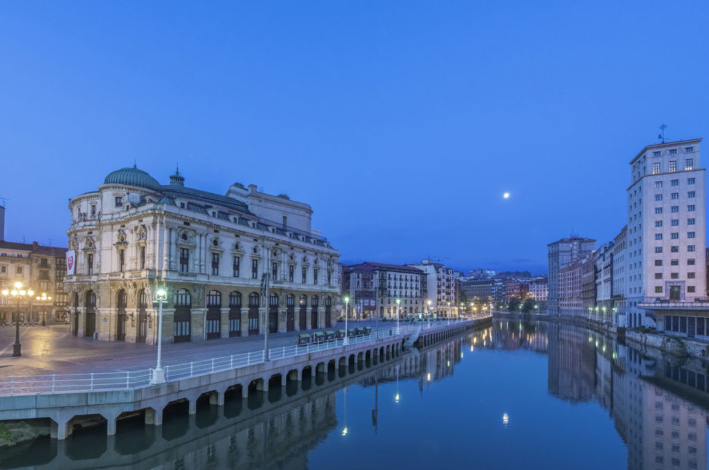 Bilbao, Spanien, Promenade, Arriaga Theater, Nervion River, City of Football 2020, royalty free, photo, stockphoto, stockagency, panthermedia